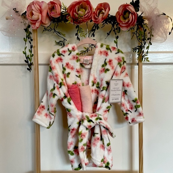 Modern Baby Bath, Skin & Hair Nwt Floral Baby Hooded Bathrobe